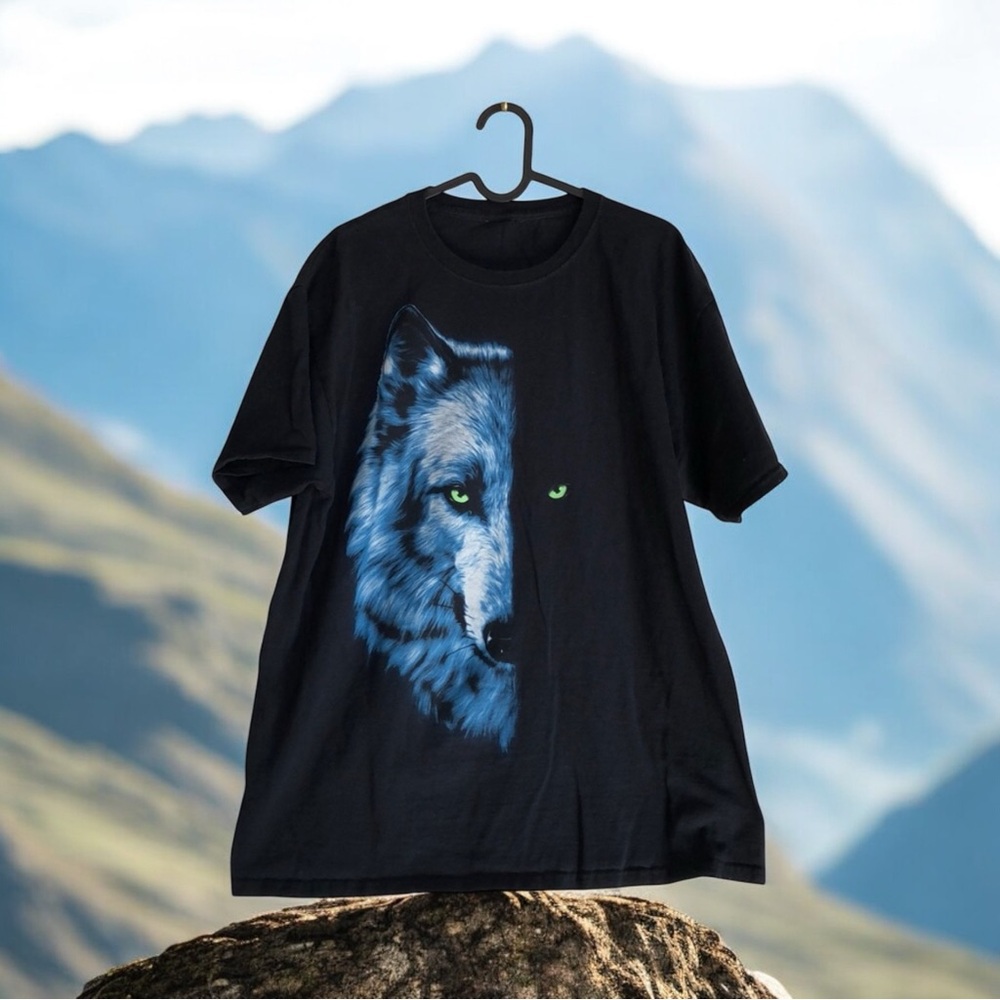 Blue Wolf face Tshirt mens size medium T shirt tee‎ animal graphic Fruit of Loom